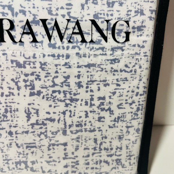 Vera Wang Set of 2 Luxurious Satin Weave Fragments Blue Queen Size Pillowcases - Picture 5 of 12